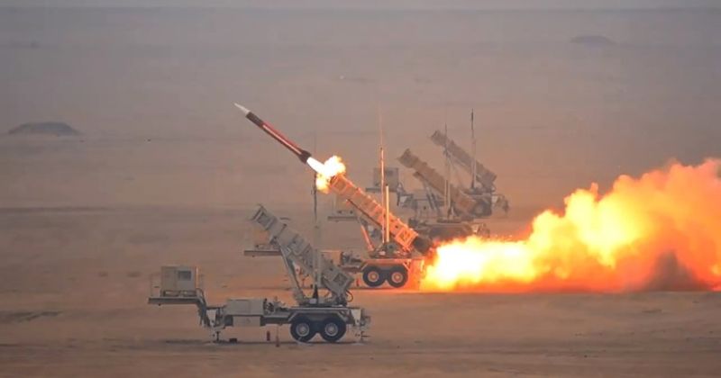 رئاسة الأركان: الدفاعات الجوية تتصدى حالياً لهجمات صاروخية ومسيّرات معادية