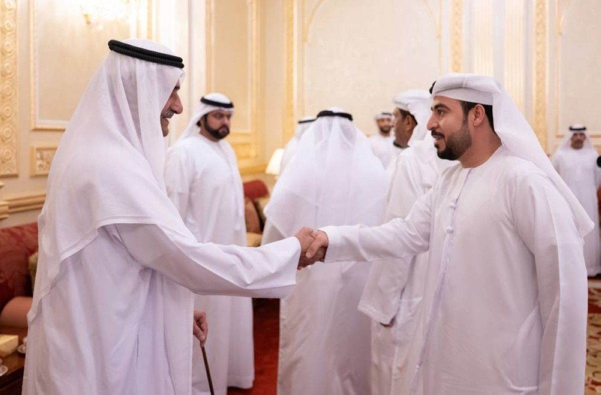 حمد الشرقي يستقبل المهنئين بشهر رمضان بحضور ولي العهد