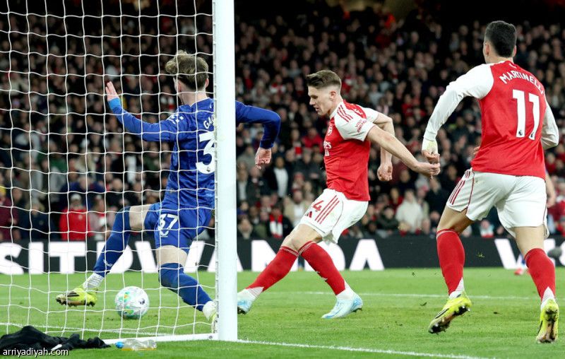 أرسنال يتخطى إيفرتون بالبديلين