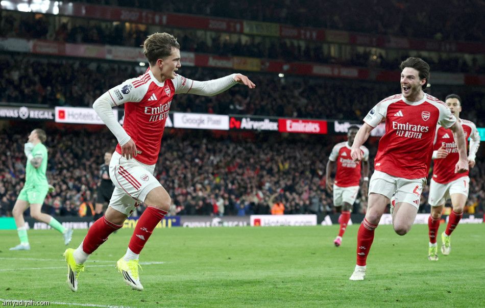 أرسنال يتخطى إيفرتون بالبديلين