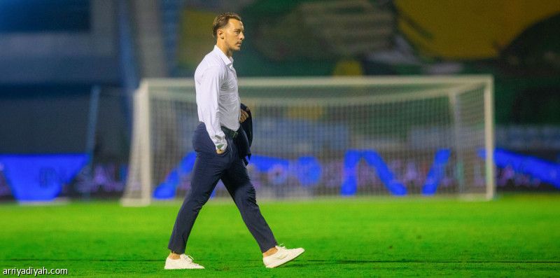 قبل الهلال.. يايسله يجتمع بالأهلاويين