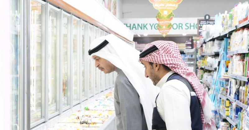 وزير التجارة يقود جولة تفتيشية في أسواق حولي