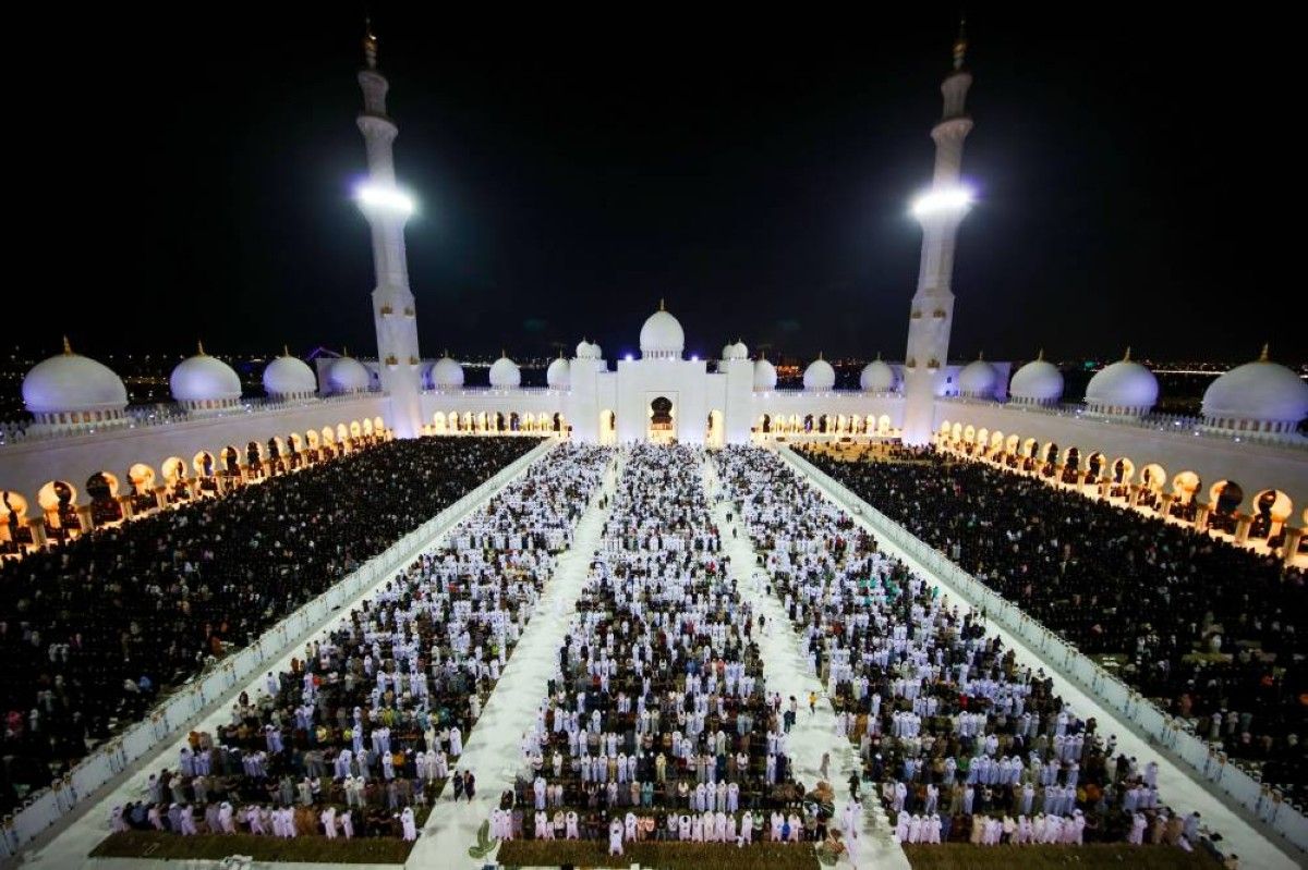 100 ألف مصل يحيون ليلة السابع والعشرين من رمضان في مركز جامع الشيخ زايد الكبير