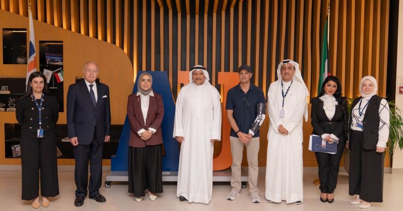 لقطة جماعية على هامش الزيارة