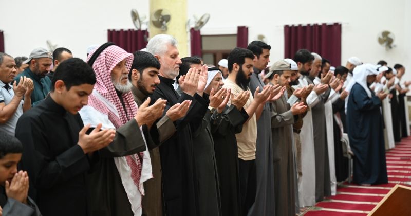 المتهجدون يقبلون على صلاة القيام في ليلة 28