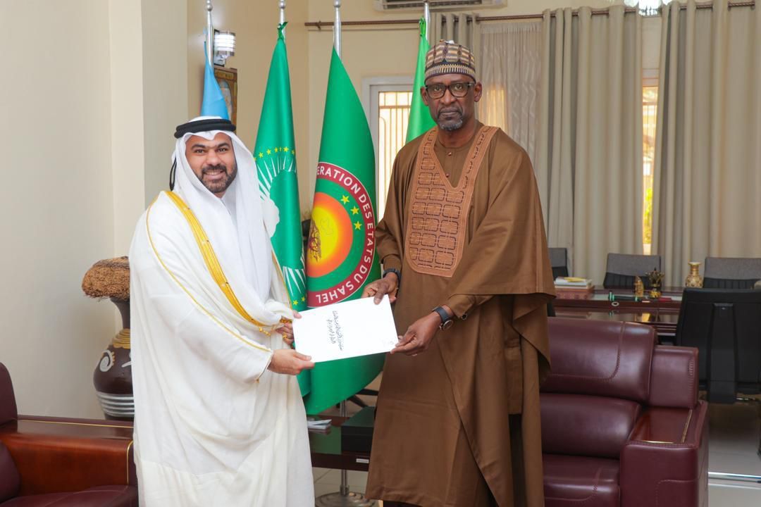 وزير الشؤون الخارجية بجمهورية مالي يتسلم نسخة من أوراق اعتماد سفير دولة قطر