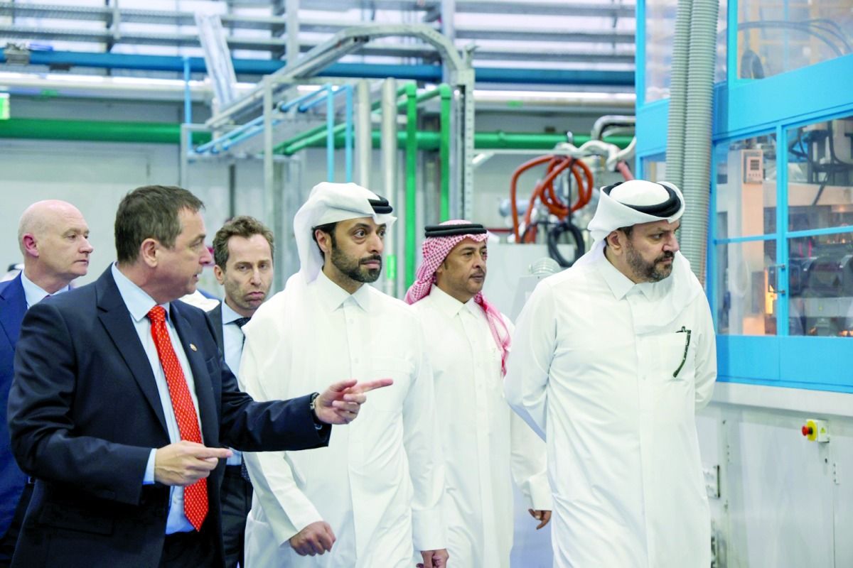 تفقد خطوط الإنتاج بشركة «بلدنا».. وزير البلدية: نجاح السياسات الوطنية للاكتفاء الذاتي واستقرار الأسواق