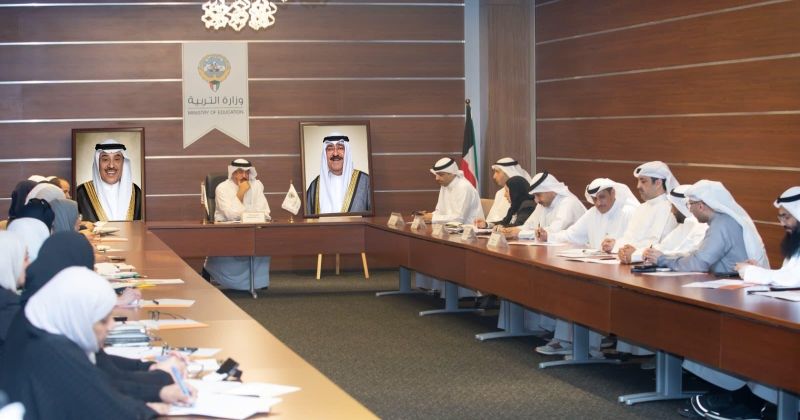 الطبطبائي مترئساً الاجتماع مع قيادات وزارة التربية