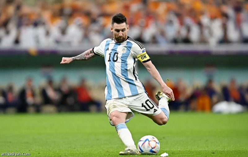 «البرغوث» يتقدم قائمة الأرجنتين.. وماستانتونو خارجها