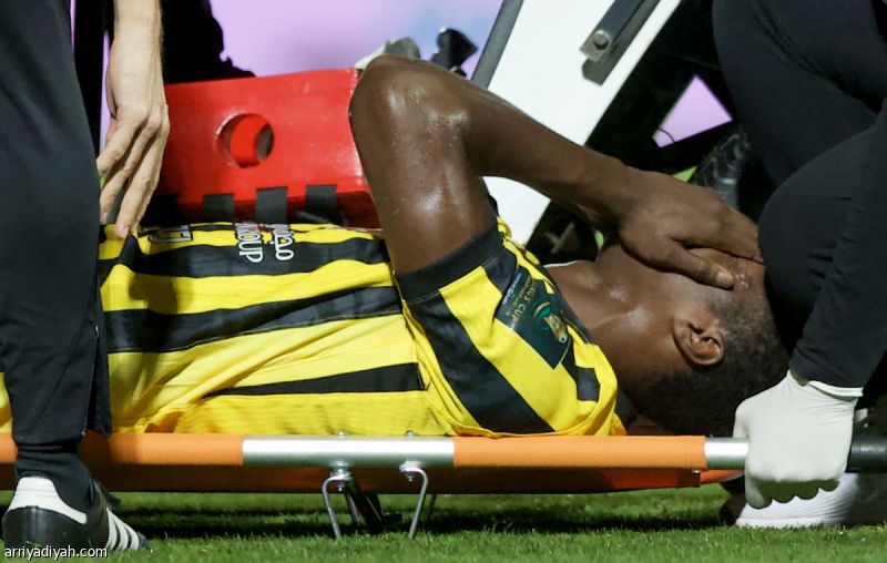 الإصابة الأولى تُخرِج دومبيا مبكرا من الملعب