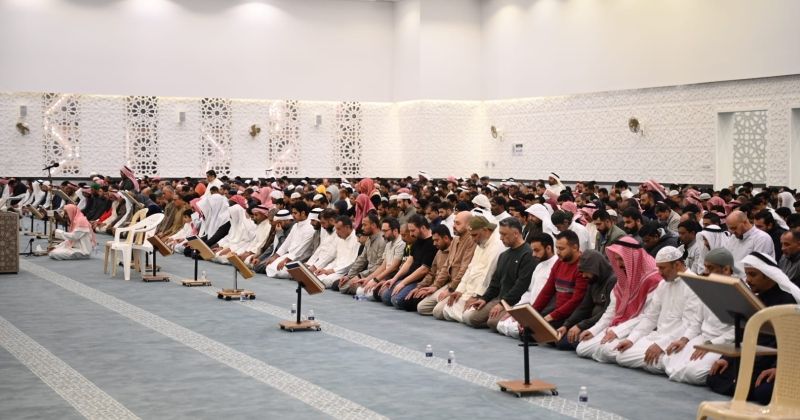 المتهجدون ودعوا شهر رمضان بالدموع في ليلة الـ30