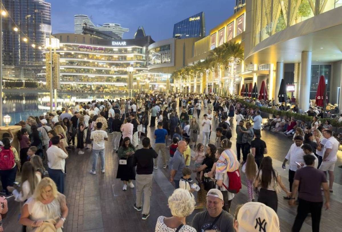 الإمارات.. زخم يملأ الأسواق والمراكز التجارية