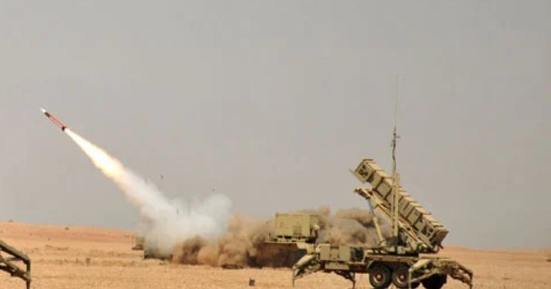 «رئاسة الأركان»: الدفاعات الجوية تتصدى حالياً لهجمات صاروخية وطائرات مسيرة معادية