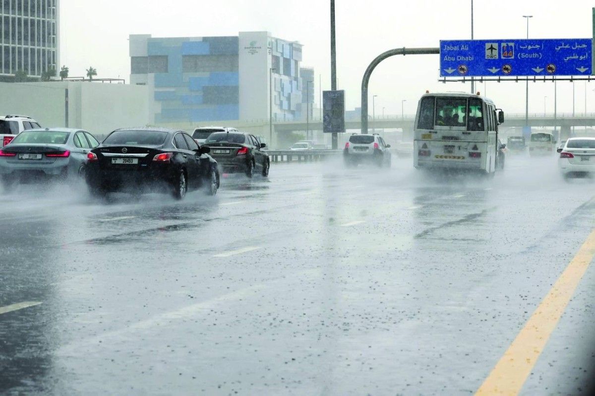 إرشادات للقيادة الآمنة خلال الأمطار وتقلبات الطقس