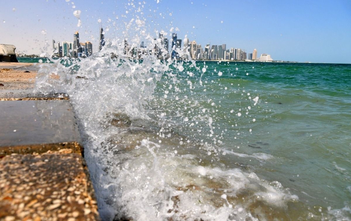 الأرصاد تحذر من أمطار رعدية على الساحل وأمواج عالية في البحر الليلة