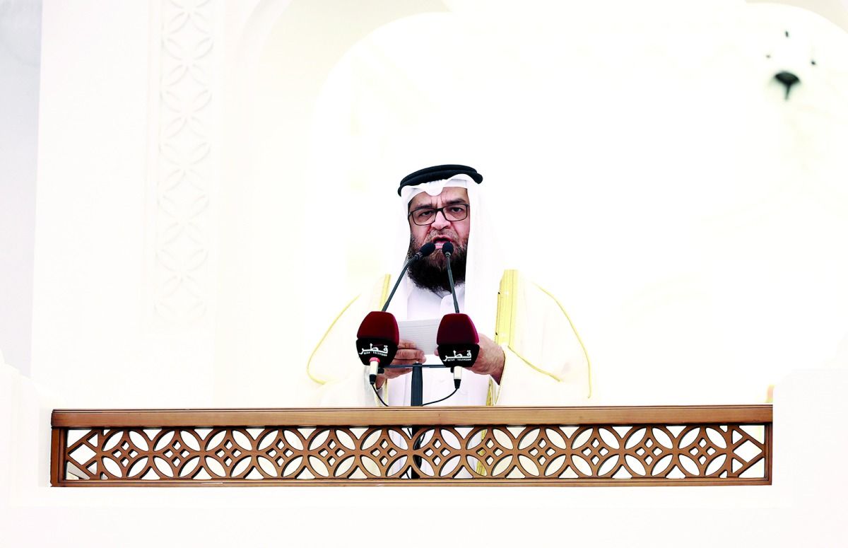 دعا إلى تحري الصدق في الأخبار.. النعمة في خطبة عيد الفطر بـ «الإمام»: احذروا الشائعات.. ولا يرجى في الشدائد إلا الله