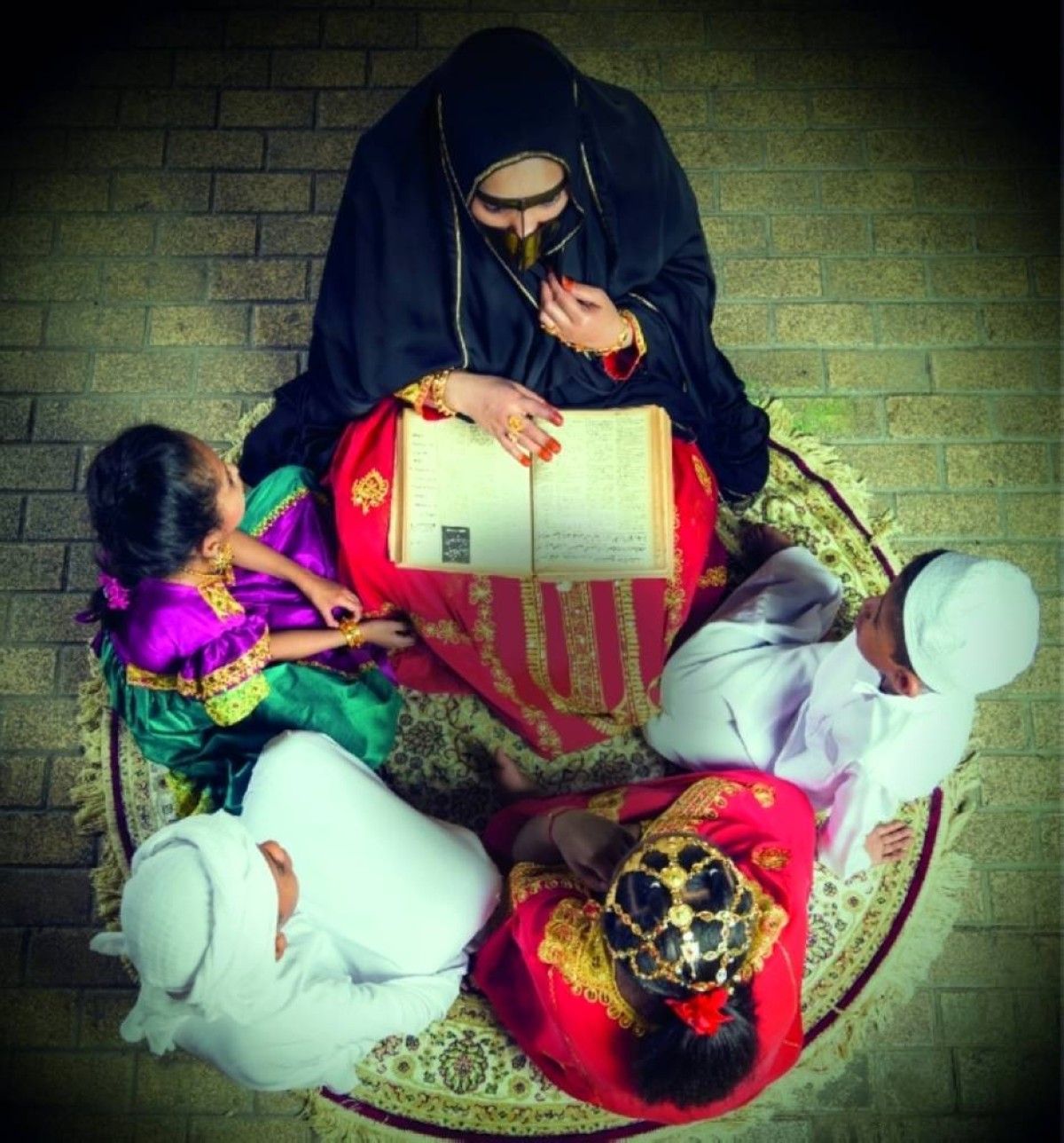 الأم الإماراتية.. صمام أمان الأسرة والمجتمع ومدرسة الأجيال