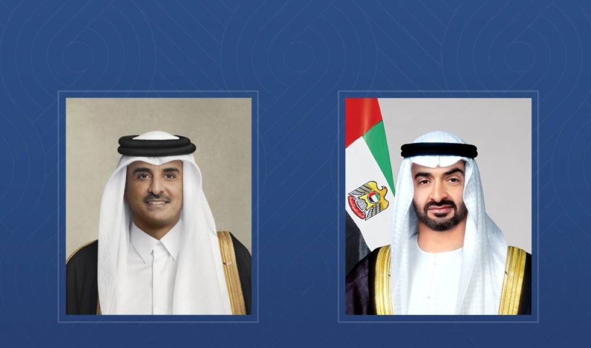 رئيس الدولة يعزي أمير قطر في استشهاد طاقم طائرة مروحية