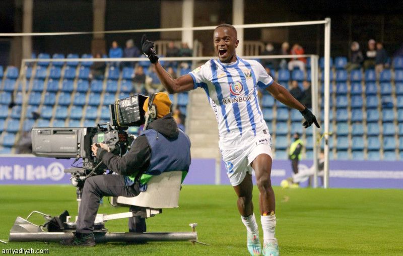 الخلود يخطف سيسيه من إسبانيا