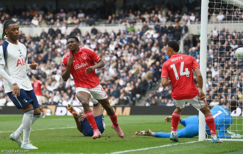 فورست يصدم توتنام.. وفيلا يزيد أوجاع وست هام