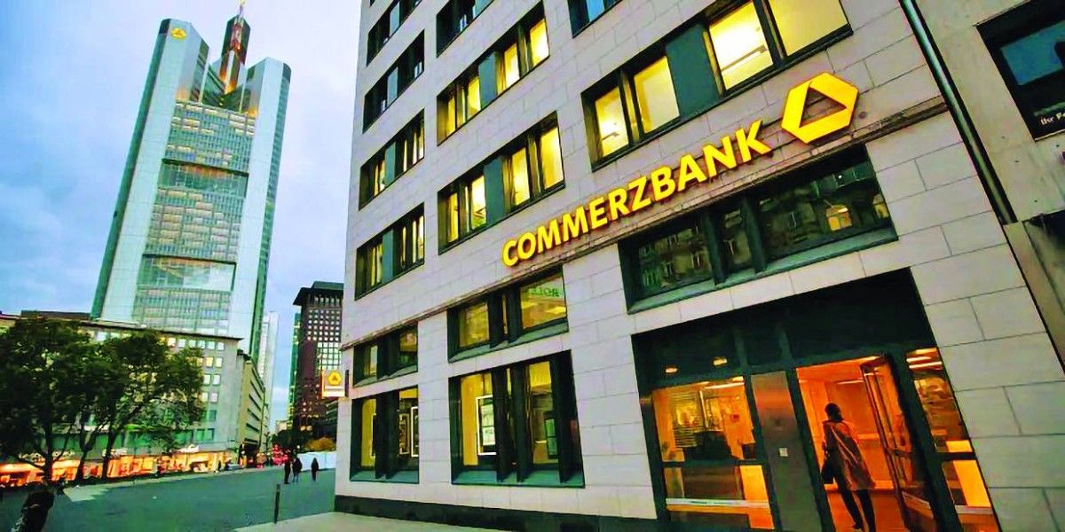 «كومرتس بنك» يحذر من تسريحات واسعة حال استحواذ «يونيكريديتو» عليه