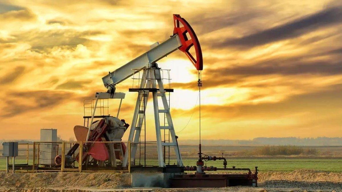 النفط يهبط 13 % بعد تأجيل ترامب قصف البنية التحتية للطاقة الإيرانية