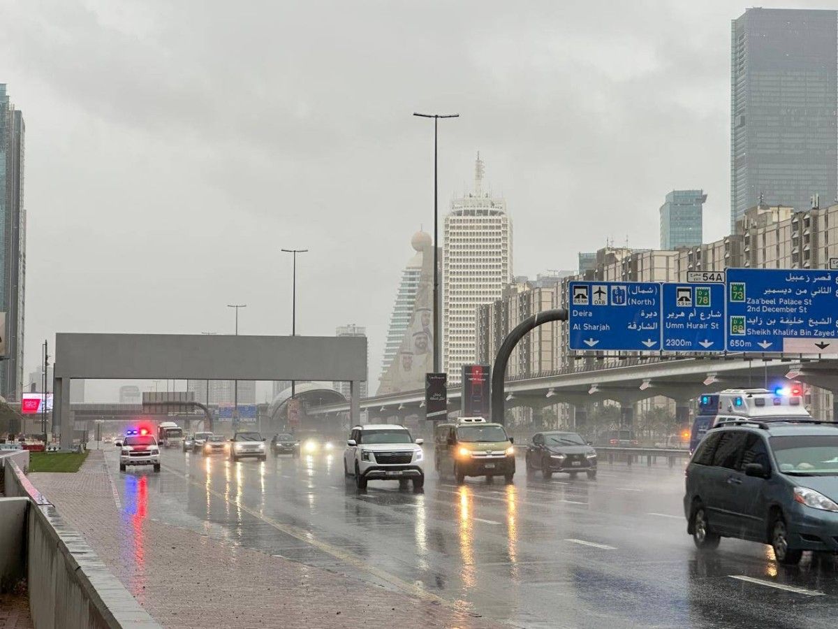 شرطة دبي تدعو السائقين إلى توخي الحيطة والحذر في ظل التقلبات الجوية