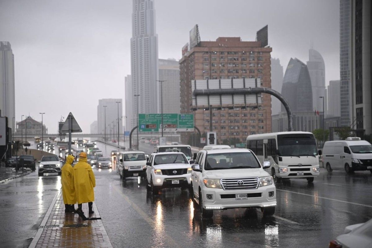 دبي.. جهود جبارة لفرق العمل على مدار الساعة لضمان انسيابية حركة المرور