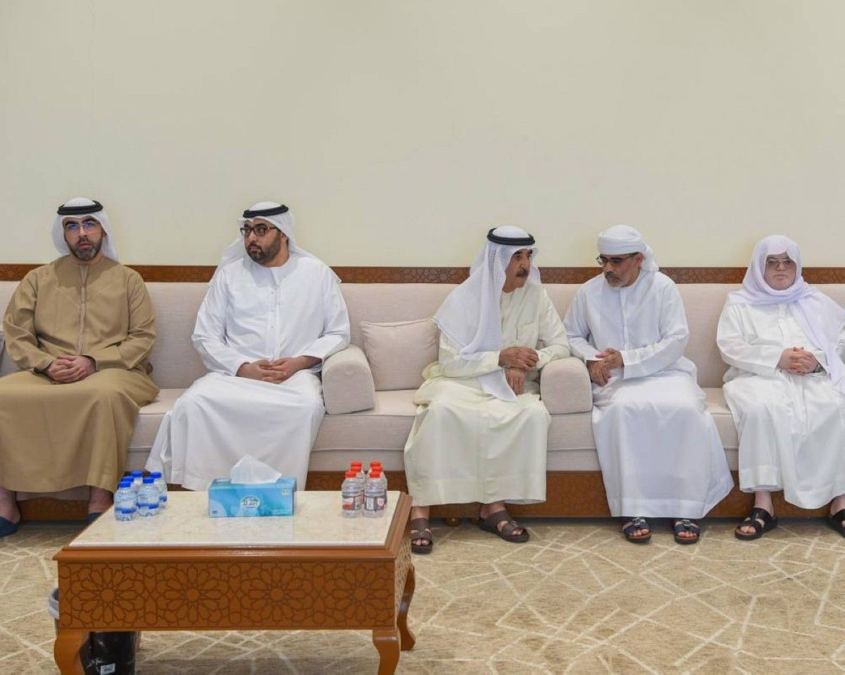 حاكم أم القيوين يعزي في وفاة نوال سيف راشد التلاي