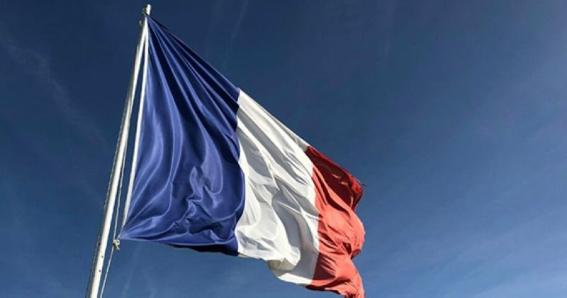 السفارة الفرنسية تعلن إعادة فتح خدمات التأشيرات.. والتقديم إلكترونياً