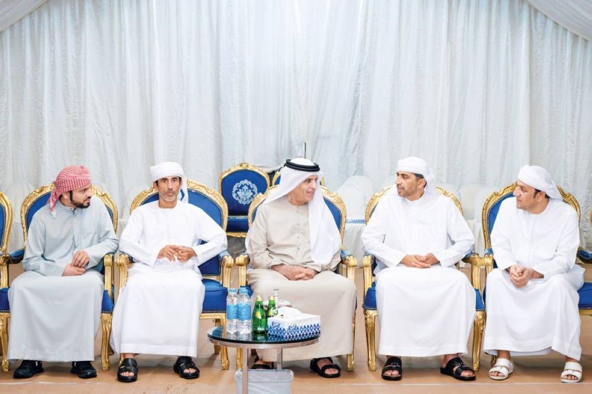 سعود بن صقر يعزي في وفاة حمد عبدالله نهيل العرياني