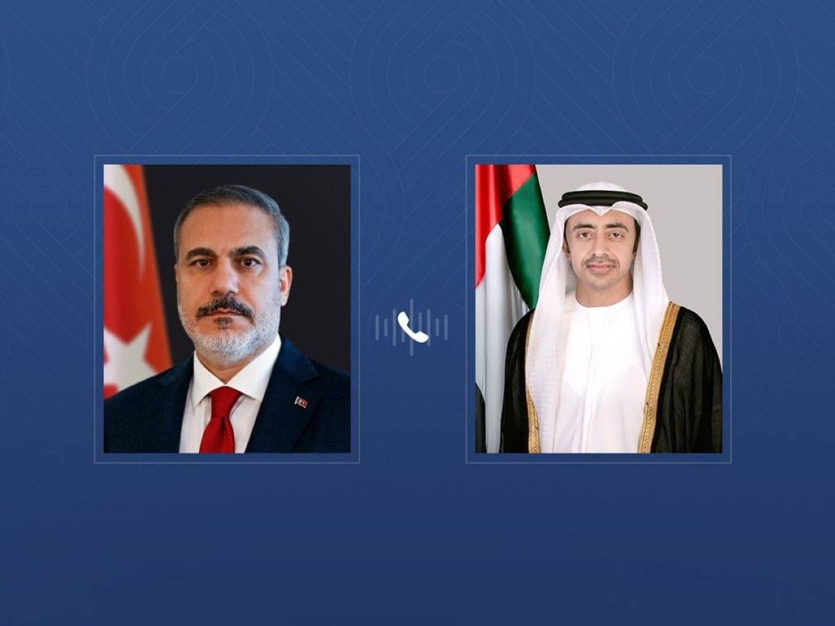 عبدالله بن زايد يعزي هاتفياً وزير خارجية تركيا باستشهاد طاقم طائرة مروحية