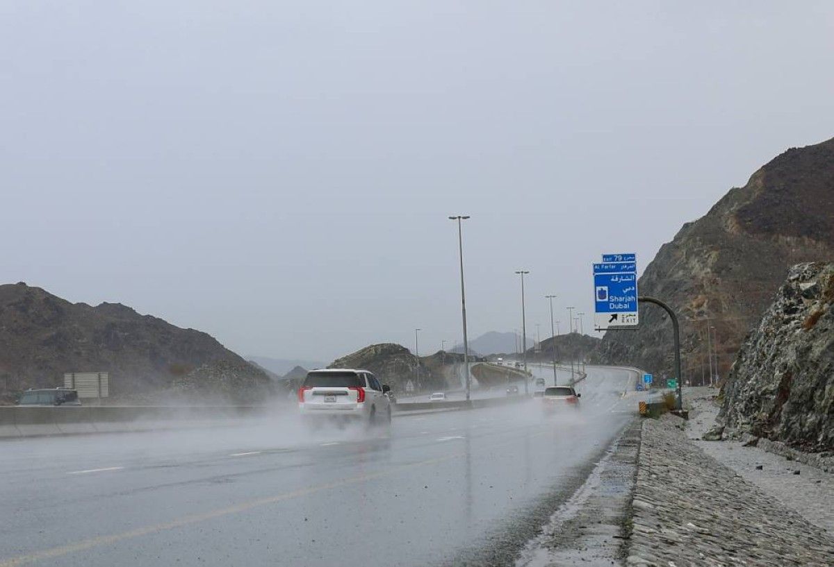 الإمارات.. تفعيل الخط الساخن للإبلاغ عن الحالات الطارئة خلال الحالة الجوية