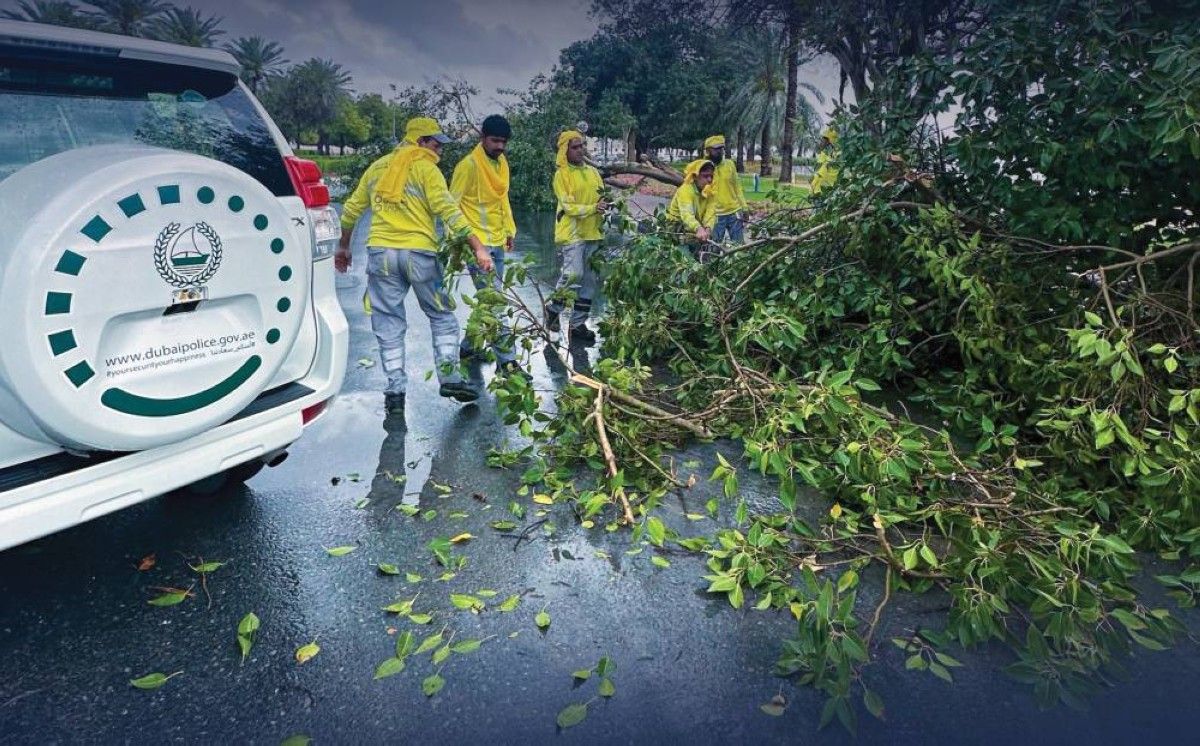 دبي تواجه «منخفض العزم» ميدانياً بـ678 صهريجاً وآلية ثقيلة و3000 مشرف وعامل