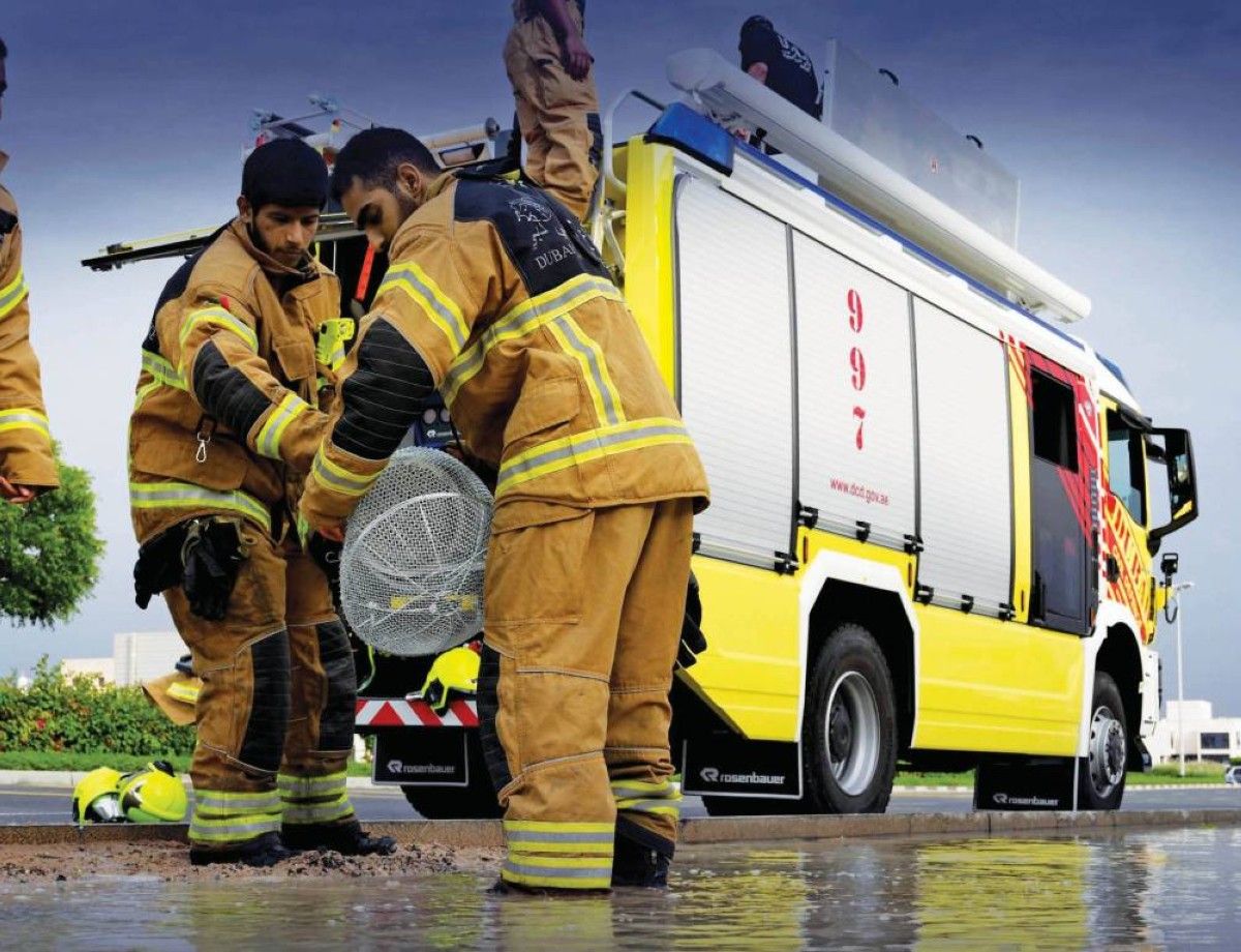 دبي تواجه «منخفض العزم» ميدانياً بـ678 صهريجاً وآلية ثقيلة و3000 مشرف وعامل