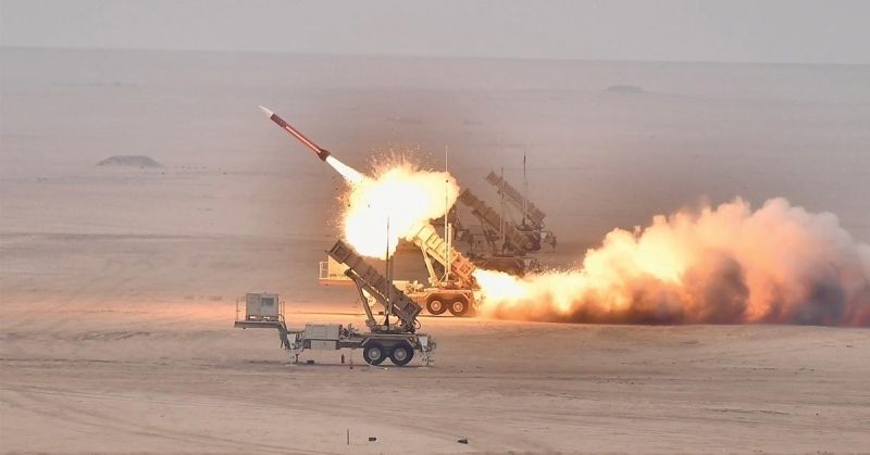 رئاسة الأركان: الدفاعات الجوية تتصدى حالياً لهجمات صاروخية وطائرات مُسيّرة معادية