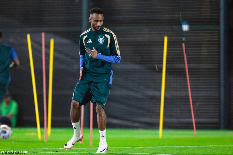 رينارد يبعد هوساوي ويضم الحربي