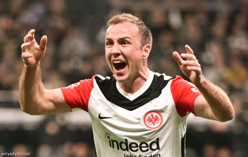 فرانكفورت يتمسك بجوتزه