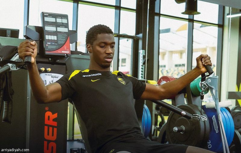 الخميس.. دومبيا يجري عملية الرباط في ليون