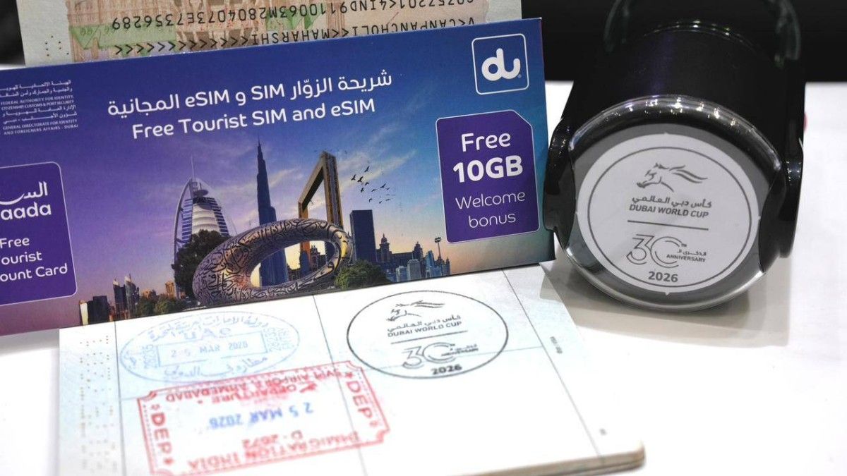 استقبال القادمين عبر مطارات دبي بختم تذكاري خاص يحمل شعار "كأس دبي العالمي 2026"