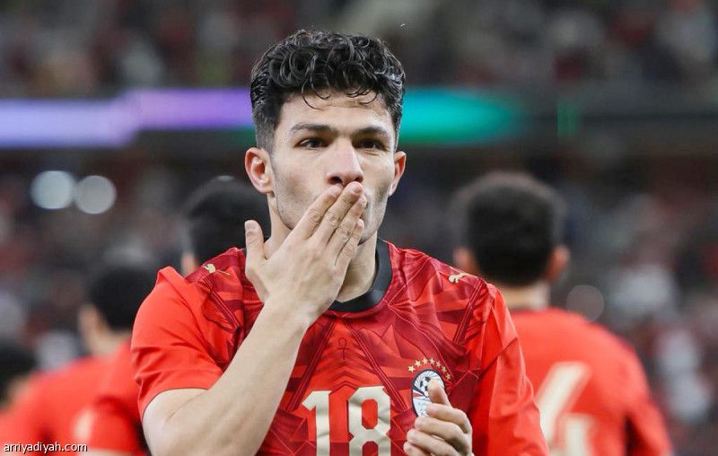 عيسى يفتتح الأهداف الدولية