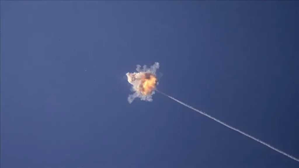 سقوط أربعة صواريخ في الأراضي السعودية ومياه الخليج.. وإعلان لوزارة الدفاع