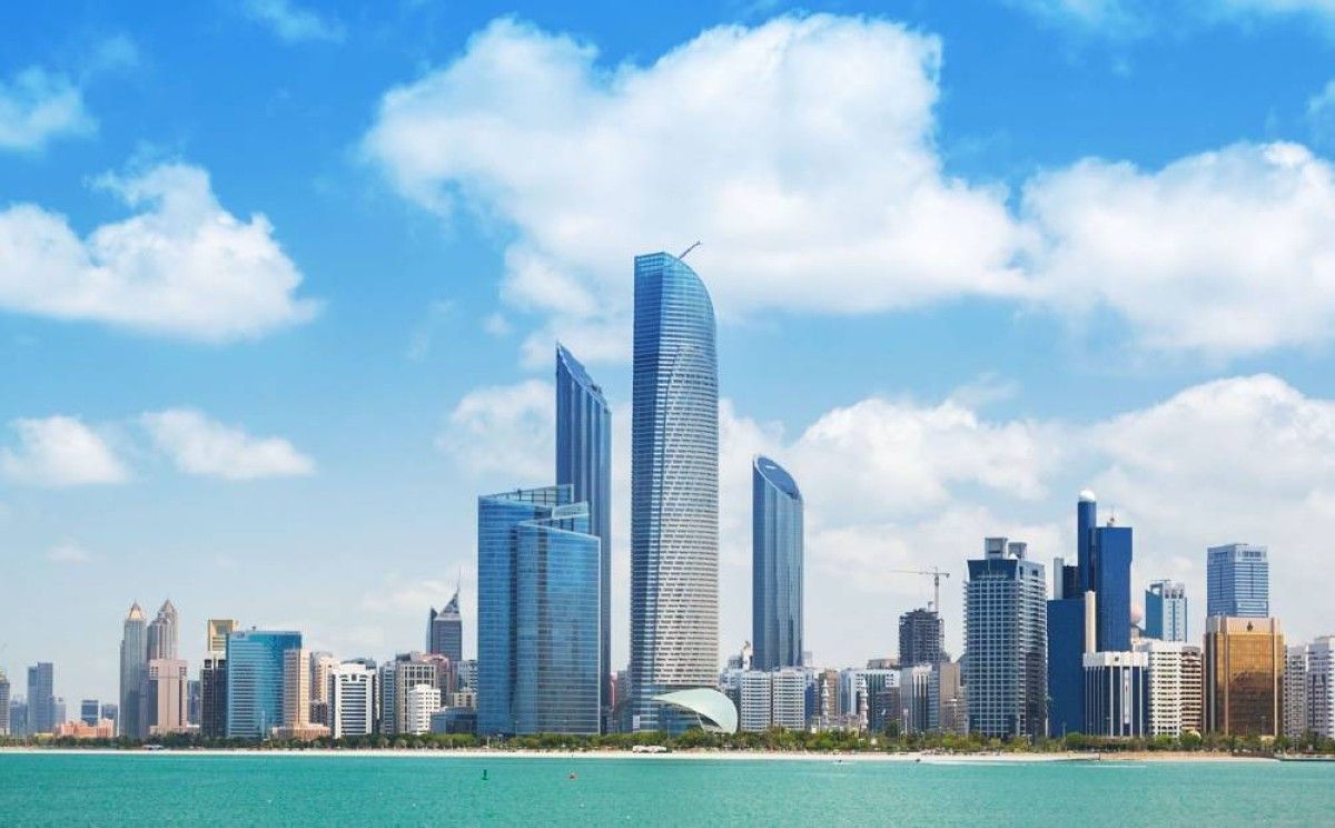 أبوظبي.. الجهات المختصة تتعامل مع حريق ثالث في محيط "كيزاد" نتيجة سقوط شظايا وإصابة إضافية لشخص سادس