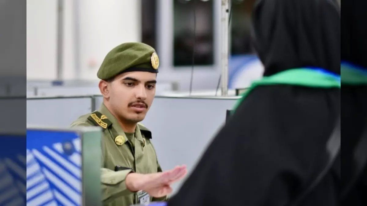 رسمياً: عقوبة صارمة تطبق الآن في السعودية... تأخر يوم واحد بعد انتهاء التأشيرة يهددك بـ50 ألف ريال وسجن 6 أشهر وترحيل!