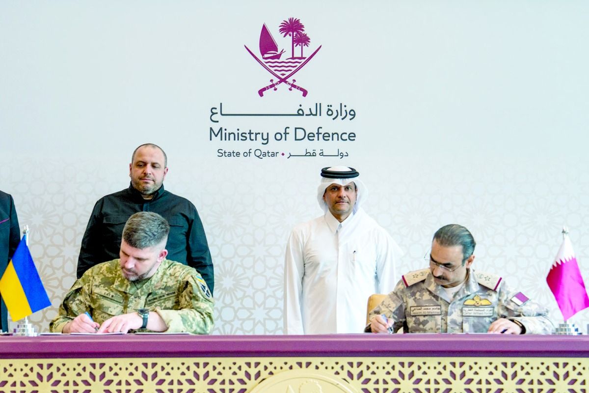 تبادل الخبرات في مواجهة الصواريخ والطائرات المسيرة.. قطر وأوكرانيا توقعان اتفاقية تعاون في القطاع الدفاعي