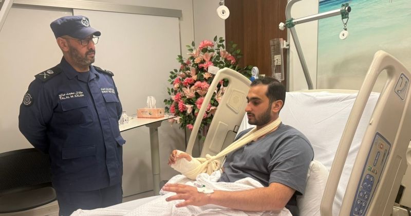 اللواء الرومي يطمئن على صحة أحد منتسبي «الإطفاء»