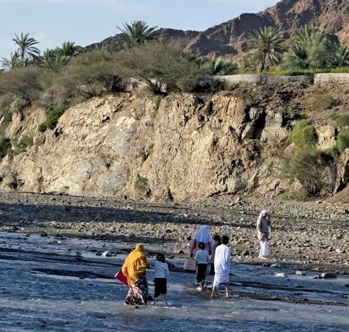 أمطار الخير ترسم الفرح.. والبر ملتقى العائلات