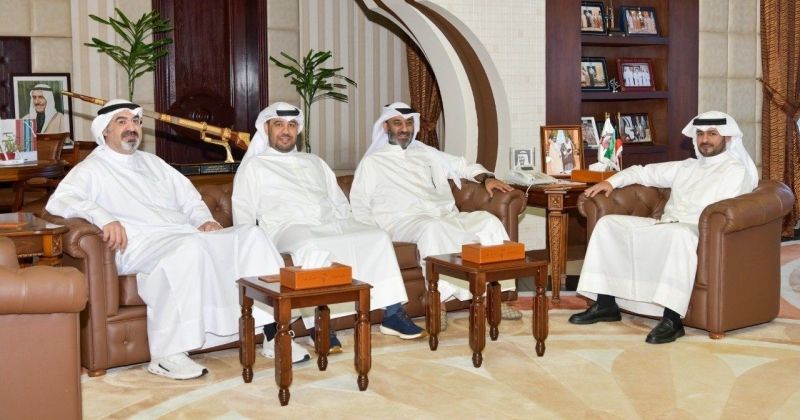 المحافظ خلال استقباله وفد «الهلال الأحمر»