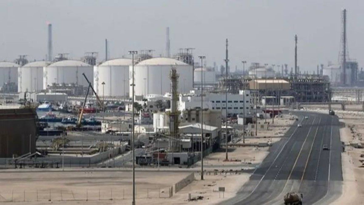 قفزة النفط تلسع جيب المستهلك الأمريكي.. سعر البنزين فوق 4 دولارات للغالون