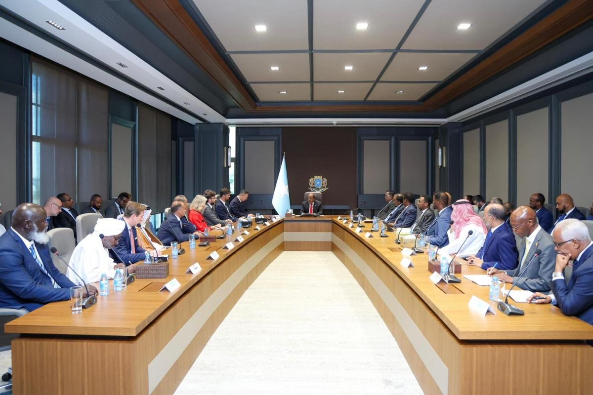 سفير دولة قطر يشارك في اجتماع الرئيس الصومالي مع السفراء المعتمدين